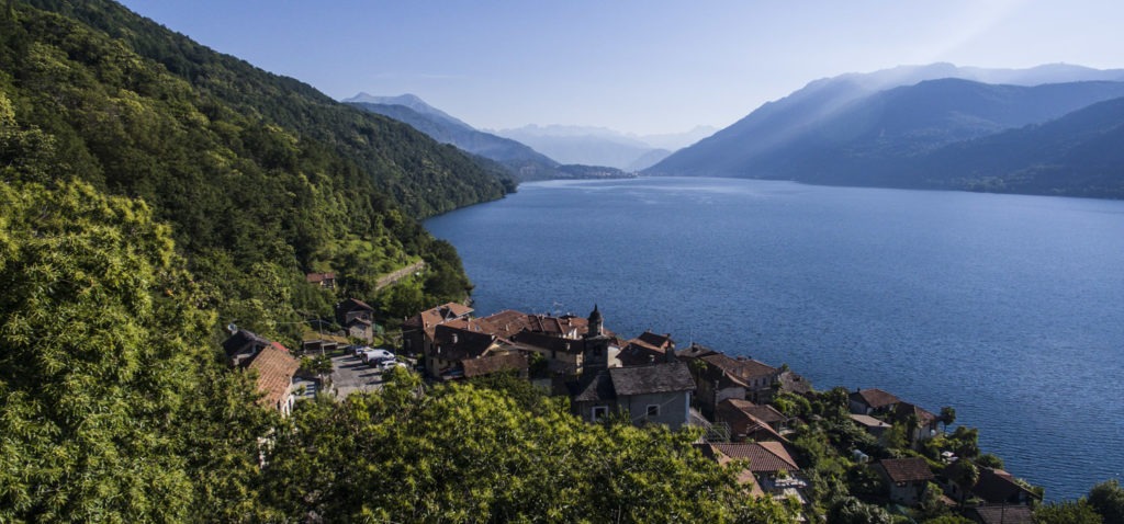 foto lago d’orta 2 veduta del giro del lago d'orta